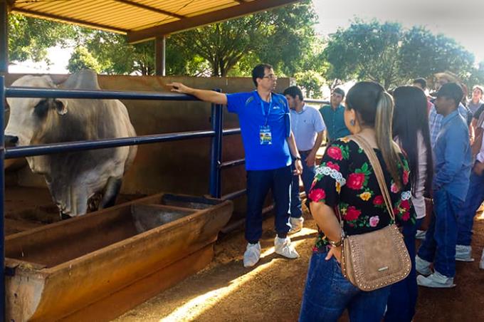 Durante a viagem, participantes realizaram visita técnica à Central da Alta Genetics