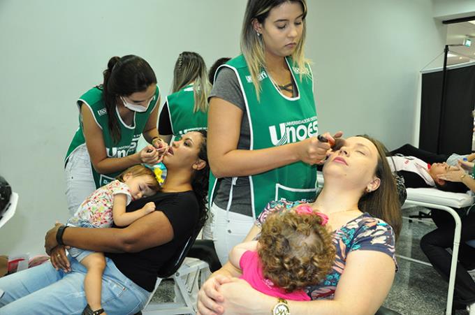 Mães recebem ações estéticas e de prevenção na área de saúde