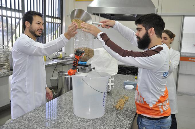 Cresce interesse de consumo e produção de cerveja artesanal