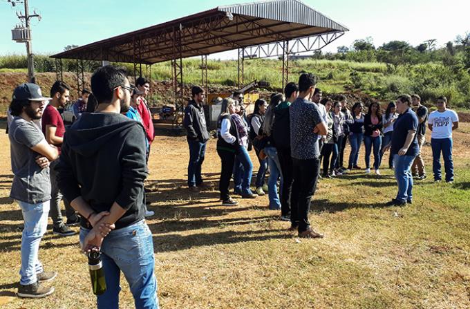 Estudantes conhecem empresa modelo em gestão de resíduos