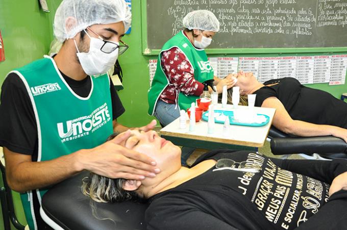 Higienização facial foi um dos serviços prestados pela Estética e Cosmética
