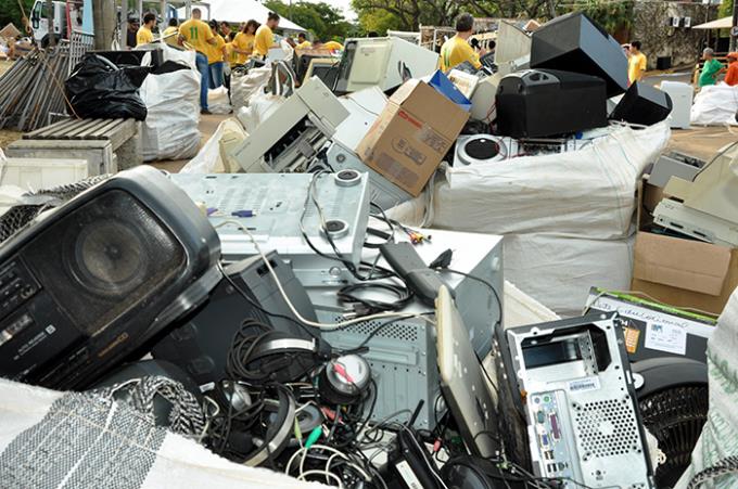 Componentes eletroeletrônicos contêm pesadas substâncias tóxicas