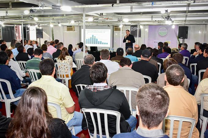 Apresentações técnicas reuniram centenas de pessoas, entre alunos, pesquisadores e produtores rurais