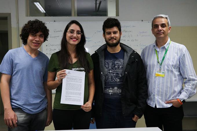 Membros do projeto Maju e o gerente da Intepp, Isique