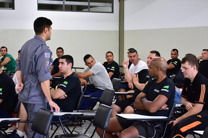 Suicídio é tema discutido em universidade