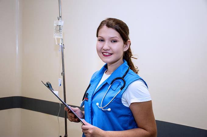 Larissa Almeida formou-se técnica em Enfermagem na Unoeste e logo conseguiu emprego na área