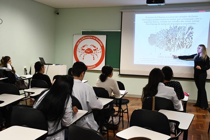 Oncologia foi assunto de uma das atividades do curso de férias