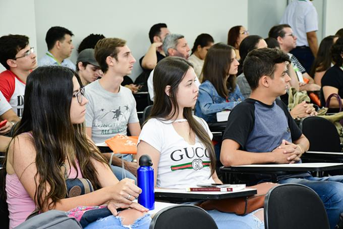 Docentes, acadêmicos e pesquisadores participaram da abertura do 15º Enaens realizado no auditório Azaleia, campus II