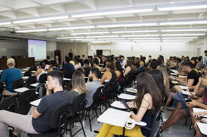 Acadêmicos lotaram o Auditório Azaleia para ciclo de palestras de Educação Física
