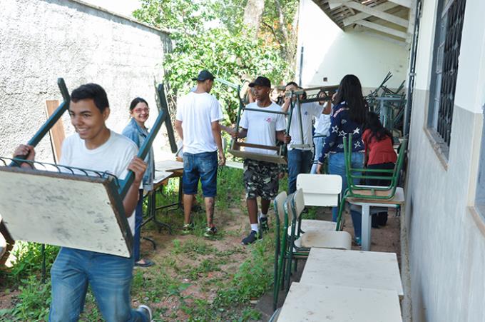 Separação das carteiras a serem reaproveitadas para fazer o bicicletário