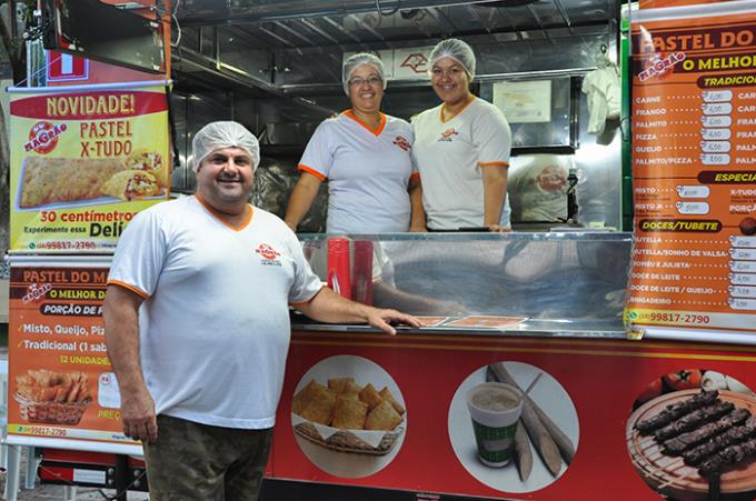 Tonzar e sua equipe: sugestão do evento uma semana em cada campus