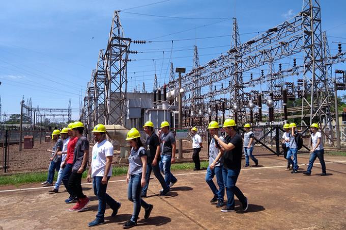 Alunos fazem visita técnica à hidrelétrica de Salto Grande