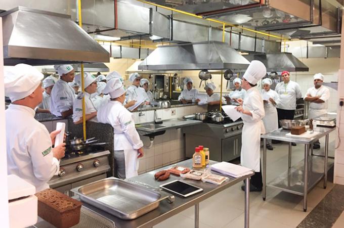 Chef internacional ministra workshop de cozinha alemã