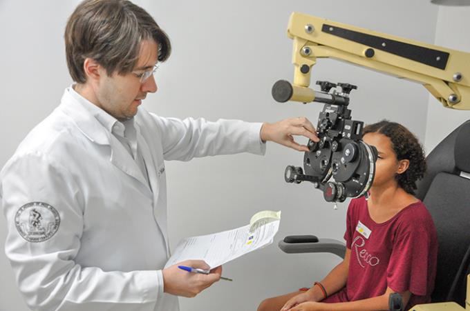 Projeto de saúde visual atinge 19 mil alunos em nove anos