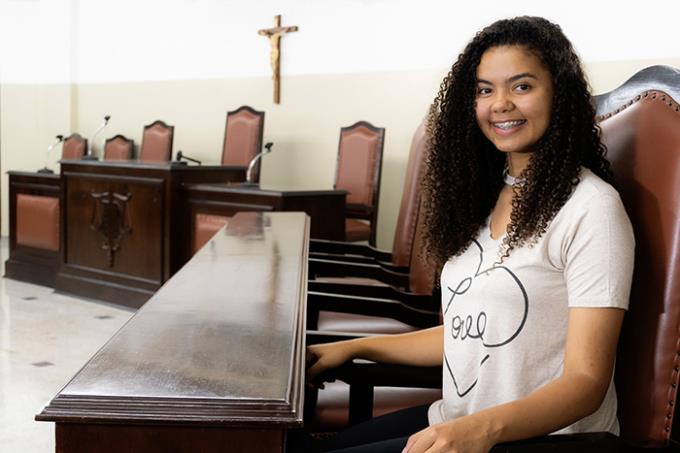 Jovens do ensino médio fazem pesquisa na universidade