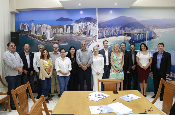 Medicina no Guarujá recebe comissão do MEC