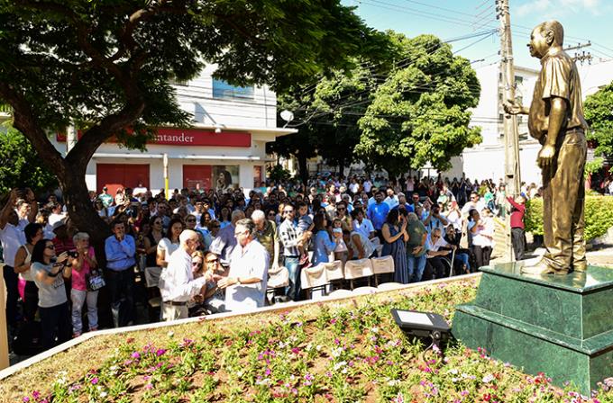 Unoeste inaugura estátua em homenagem ao seu fundador 