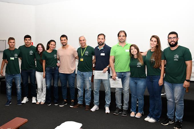 Participantes da mesa-redonda com os membros da diretoria da nova liga acadêmica