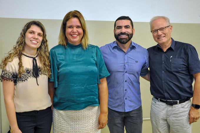 Ana Paula com os doutores Raquel, Oliveira Souza e Schlünzen Junior