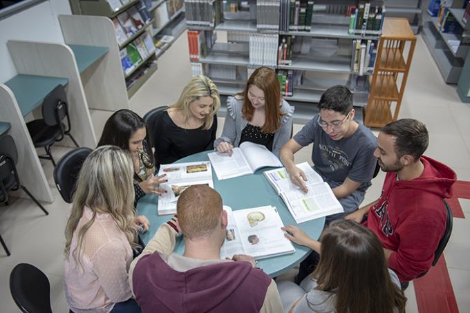 Unidade de informação do campus em Jaú integra acervo bibliográfico e espaço de estudo em grupo