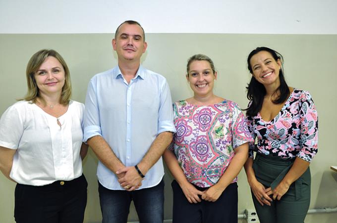 Solange com o orientador Dr. Pimenta Rodrigues e as avaliadoras doutoras Renata e Keila