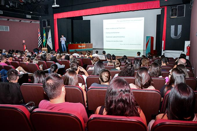 3ª Jornada de Medicina Esportiva da Unoeste é realizada no Teatro César Cava da universidade