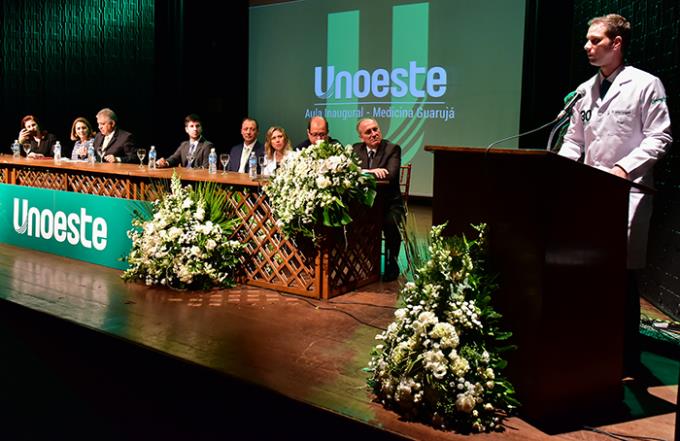 Em dia histórico, Guarujá inicia turma da Medicina Unoeste