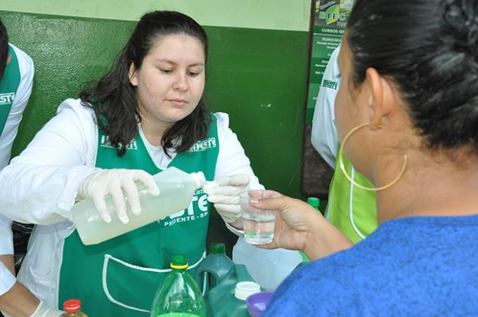 Produção artesanal de sabão foi ensinada pelo curso de Química