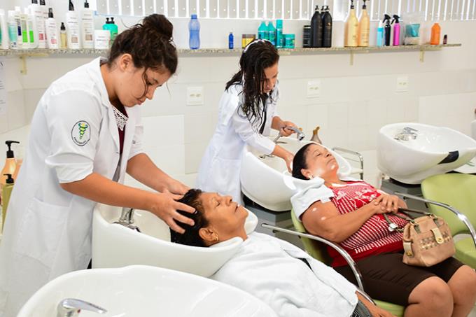 Dia da Beleza transforma autoestima de pacientes da GO