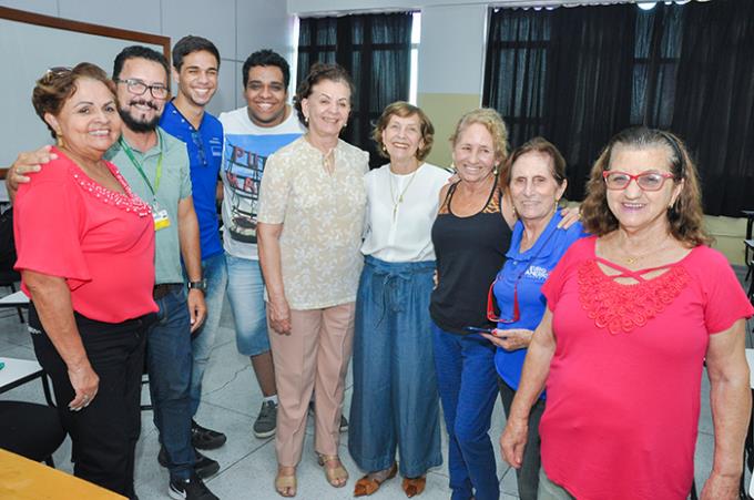 Atendidas pelo projeto, alunos da Fipp e o professor Pantaleão