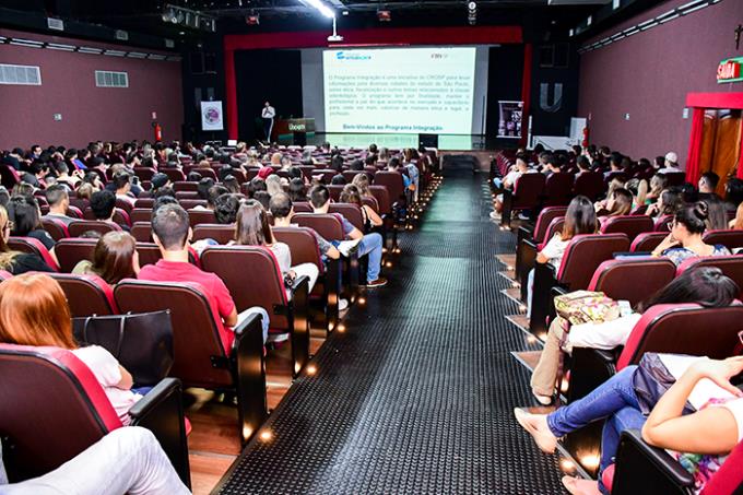 Teatro César Cava sedia as palestras ligadas ao simpósio