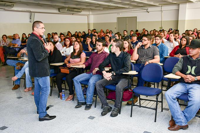 Palestra “Realidade e perspectivas para a zootecnia nos tempos atuais” foi ministrada por Ribeiro no auditório Jacarandá