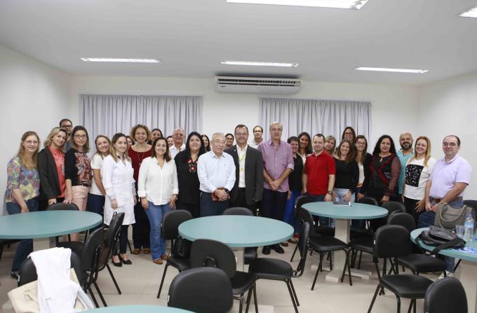 Participantes e secretários municipais, com Geraldo Oliveira (Unoeste) e Arthur Pereira (IEP/HSL)