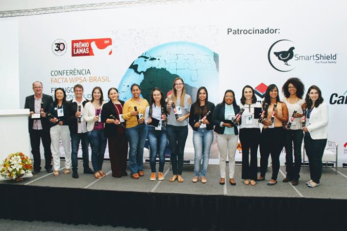 Estudo recebeu menção honrosa no conhecido Prêmio Lamas; a acadêmica Verônica representou o curso da Unoeste no evento