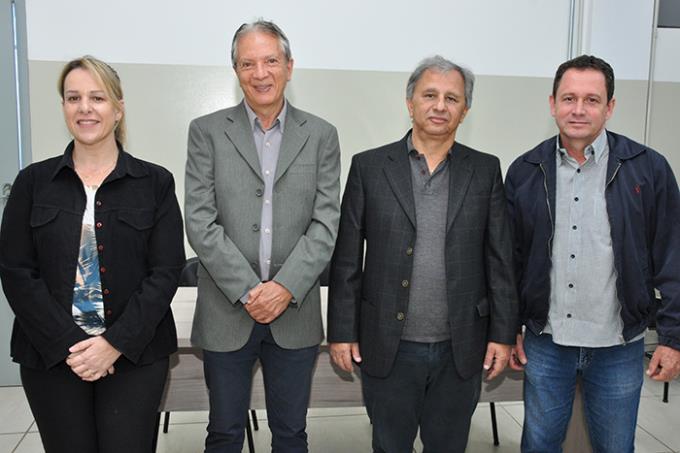 Regiane com o orientador Dr. Euribel e os avaliadores doutores Rangel e Flores