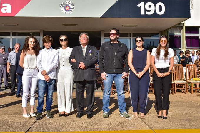 Dr. Augusto Cesar de Oliveira Lima ao lado de sua esposa Angelita e os filhos Laura, Agripino Neto, Vinícius, Amanda e Eduarda