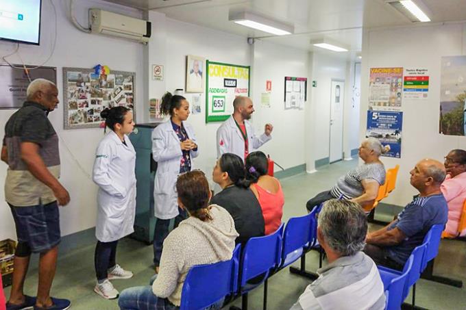 Futuros médicos realizaram palestras sobre a Hepatite C aos pacientes das Usafas