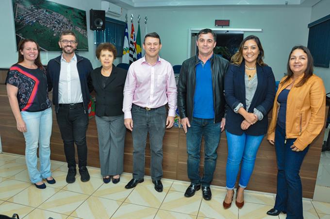 Ivani, Bertoncello, Cidinha, Guelfi, Magro, Danielle e Maria Helena na Câmara Municipal de Narandiba