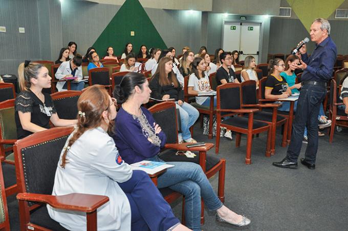 Parte dos presentes do workshop em auditório do HR