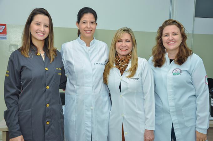 Bianca com a orientadora Dra. Juliane, junto com as avaliadoras Dr. Silvia Helena e Dra. Rosana