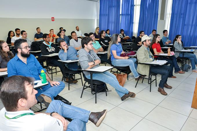 Participantes do curso sobre uso de drones na agricultura