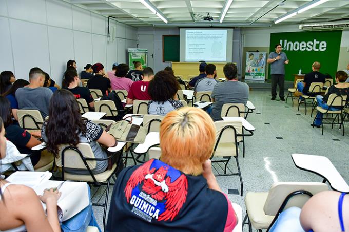 Palestra aborda os 150 anos da Tabela Periódica