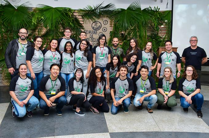 Comissão organizadora da 8ª Semana de Biologia da Unoeste composta por professores e estudantes