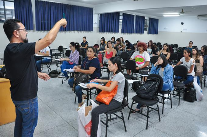 Primeiro encontro da “A arte de desenhar” recebeu mais de 30 alunos