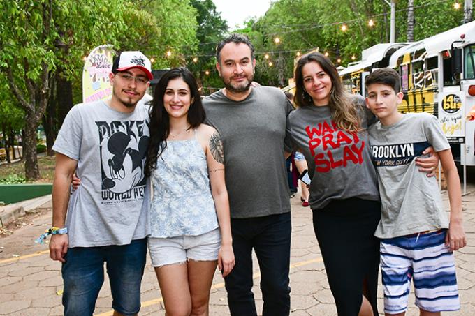 Acadêmica Bruna Tedd veio de Andradina (SP) comemorar o aniversário com a família no festival