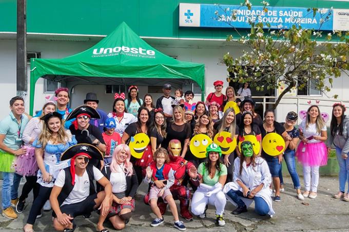 Todos os envolvidos na ação para as crianças da Usafa Las Palmas, em Guarujá