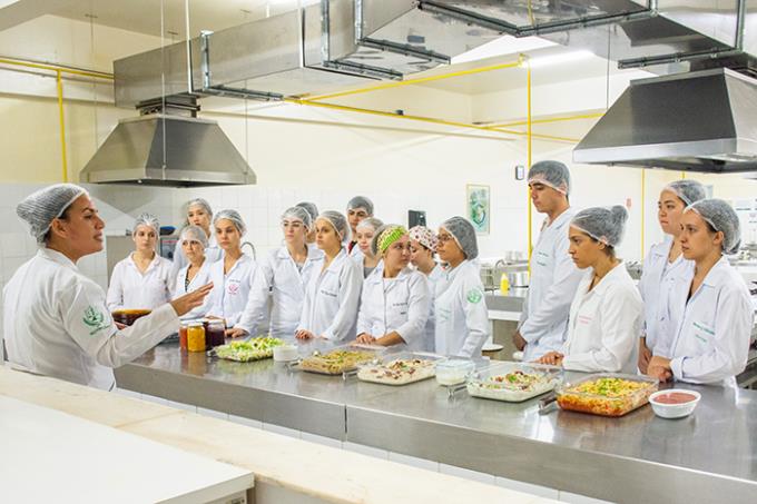 Laboratório de Nutrição permite ao estudante vivenciar a prática da profissão