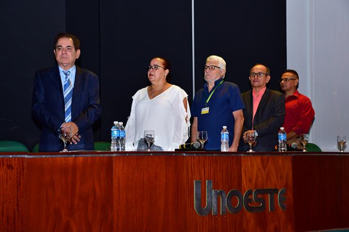 Mesa principal com representantes da Unoeste, Caltech, Prefeitura de Prudente e dos estados do Amazonas e da Bahia   