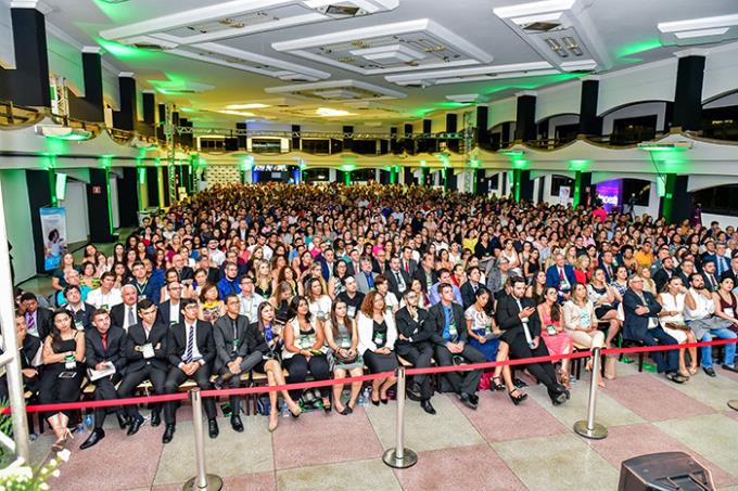 Salão do Limoeiro recebeu cerca de mil pessoas durante abertura do evento