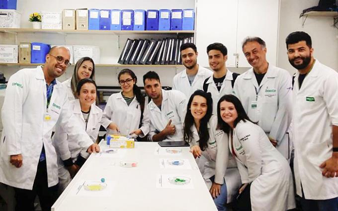 Estudantes de Medicina em Guarujá durante atividade